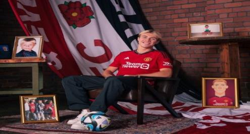 رسمياً.. مانشستر يونايتد يعلن ضم راسموس هويلوند